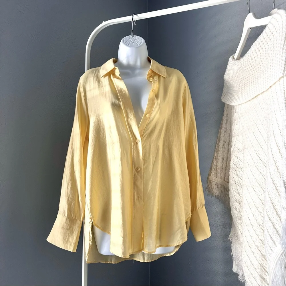โ๏ธsoldโ๏ธOversized Light Yellow Button Down Shirt - Picture 11 of 16